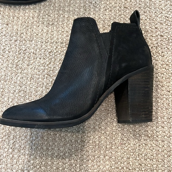 Dolce Vita Sirano Bootie - Picture 2 of 6